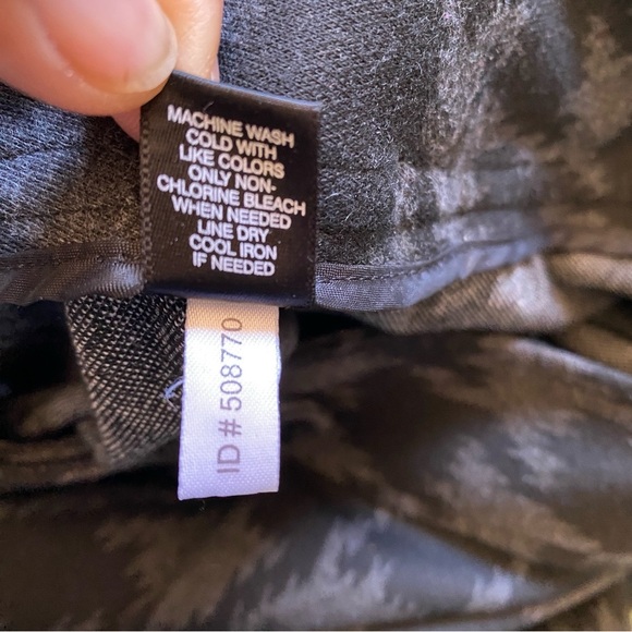 Express Design Studio Pleated Mini Skirt Black Grey Size 10 Button Accent - Picture 8 of 10